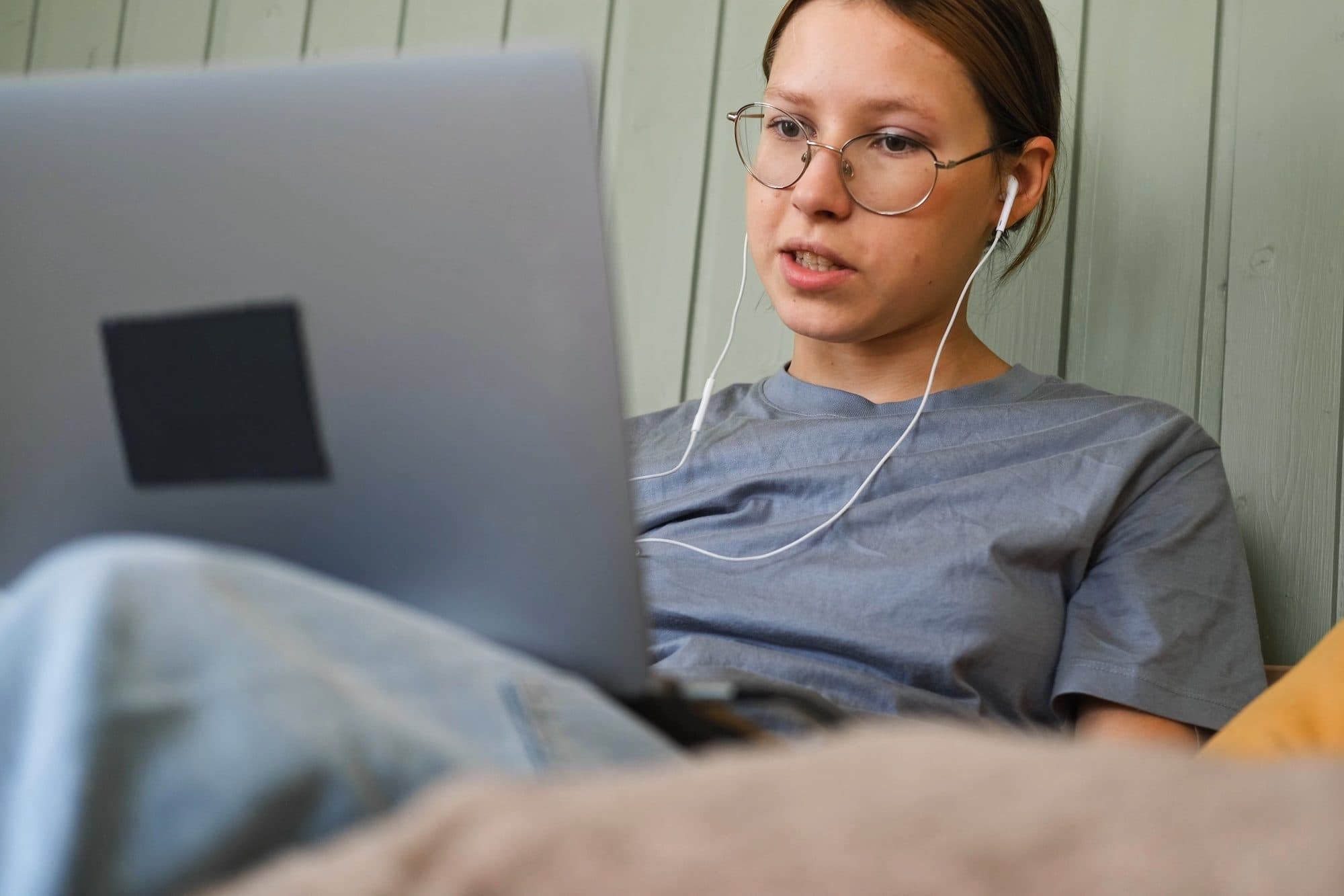 A UTVA SOEP student taking an online course